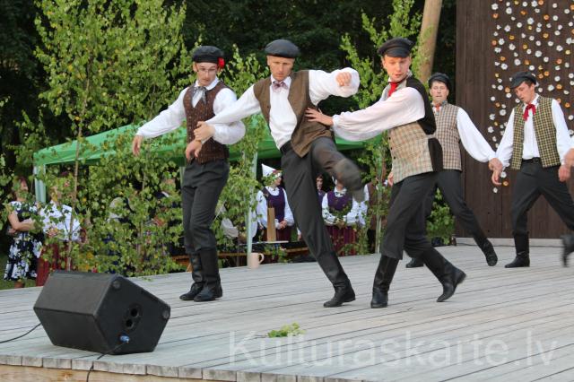 "Un tieši tāpēc......"